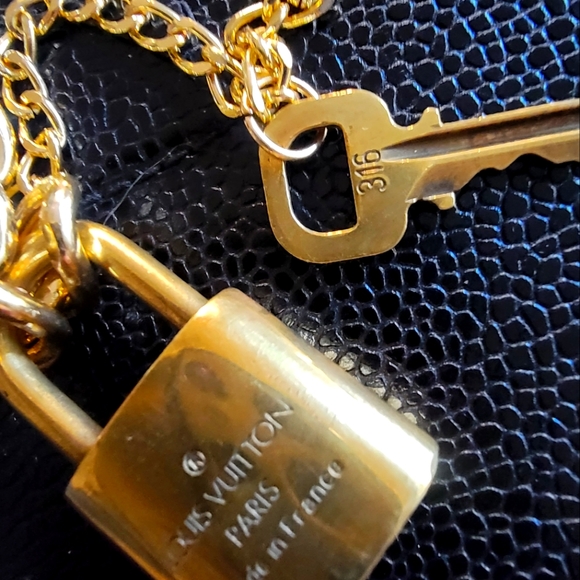 "ANOTHER ONE!" ⚠️ Authentic Louis Vuitton 🔐316 on a gorgeous DOUBLE Chain! - Picture 9 of 10